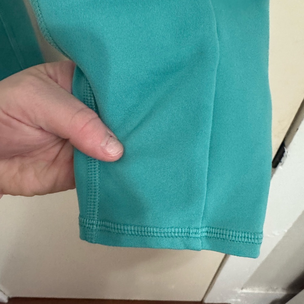 ALO Yoga Teal Apparel - Picture 7 of 9